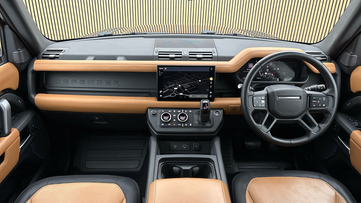 Land Rover Defender 110 Image 12