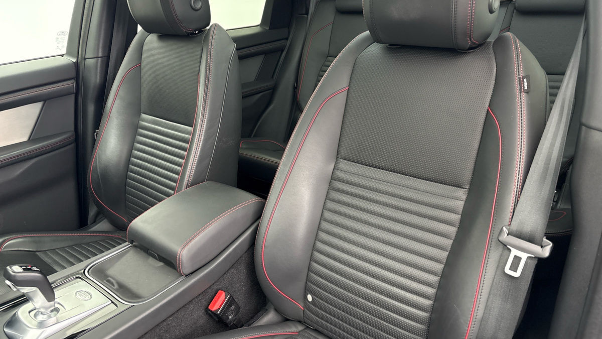 Land Rover Discovery Sport Image 7