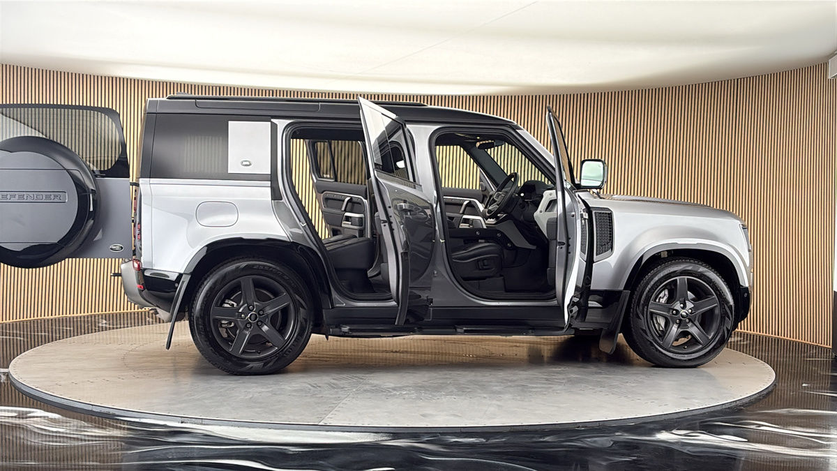 More views of Land Rover Defender 110