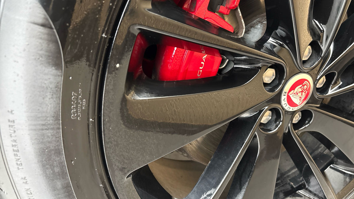 Jaguar F-PACE Image 28
