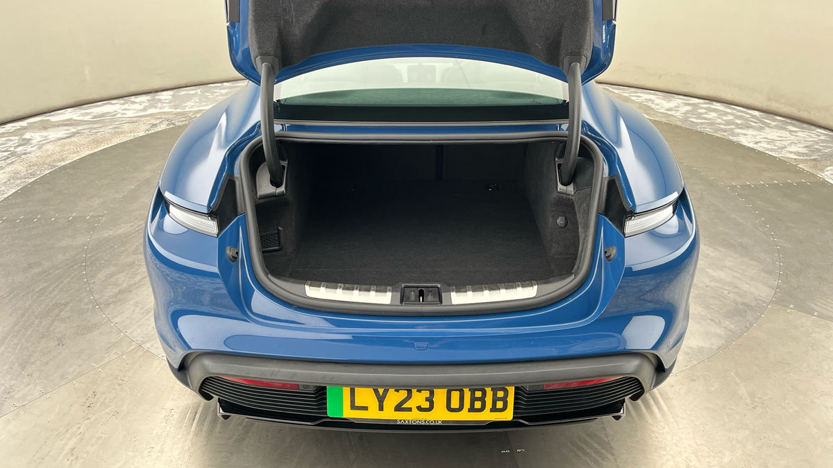Porsche Taycan Image 11