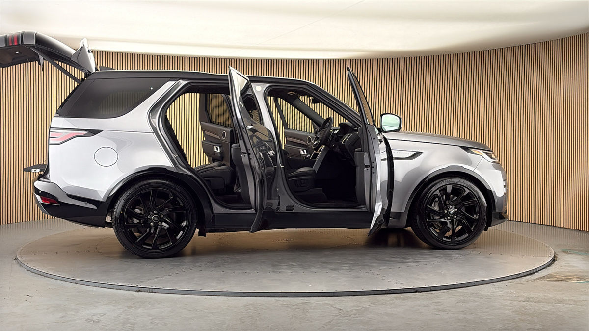More views of Land Rover Discovery