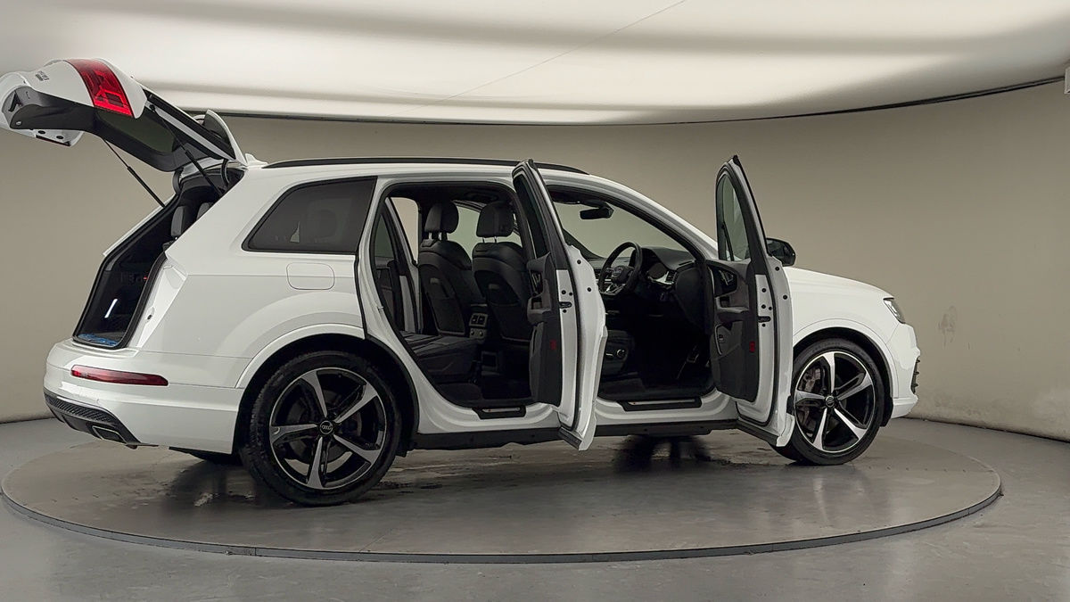 More views of Audi Q7