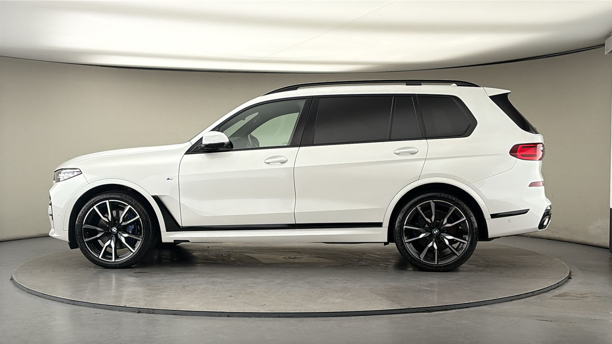 More views of BMW X7
