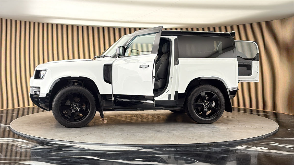 More views of Land Rover Defender 90