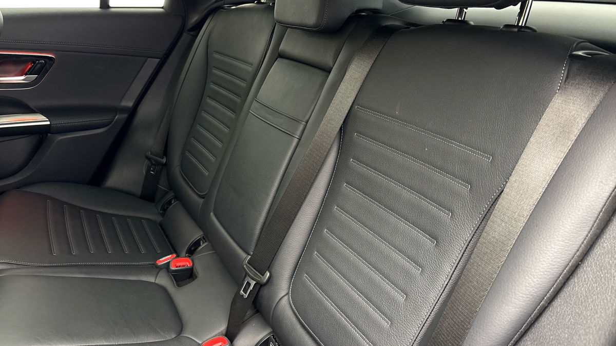 Mercedes-Benz GLC Image 8