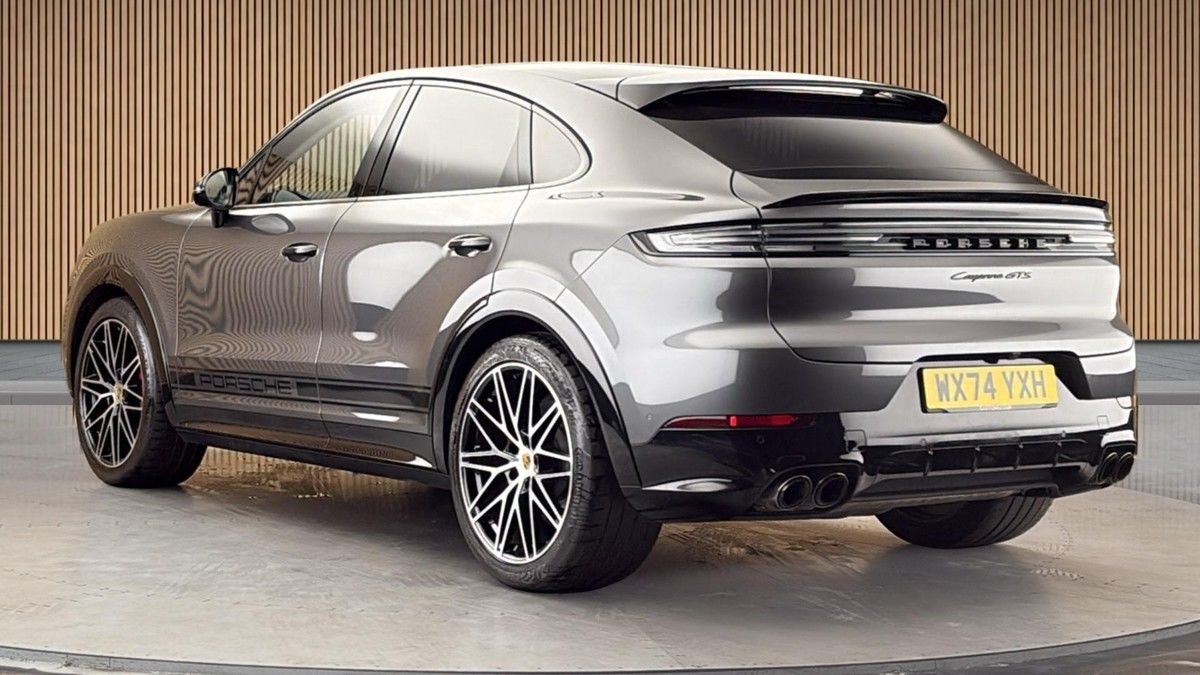Porsche Cayenne Image 2