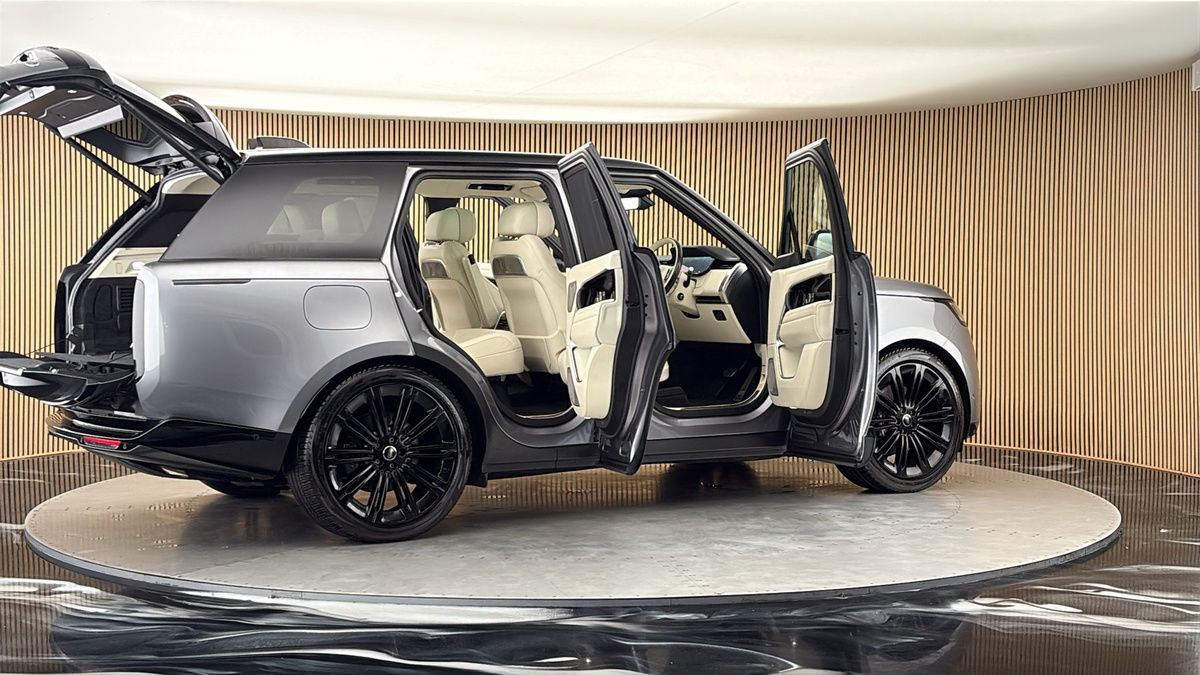 More views of Land Rover Range Rover