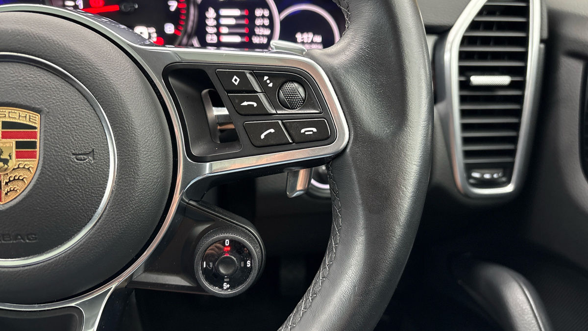Porsche Cayenne Image 14