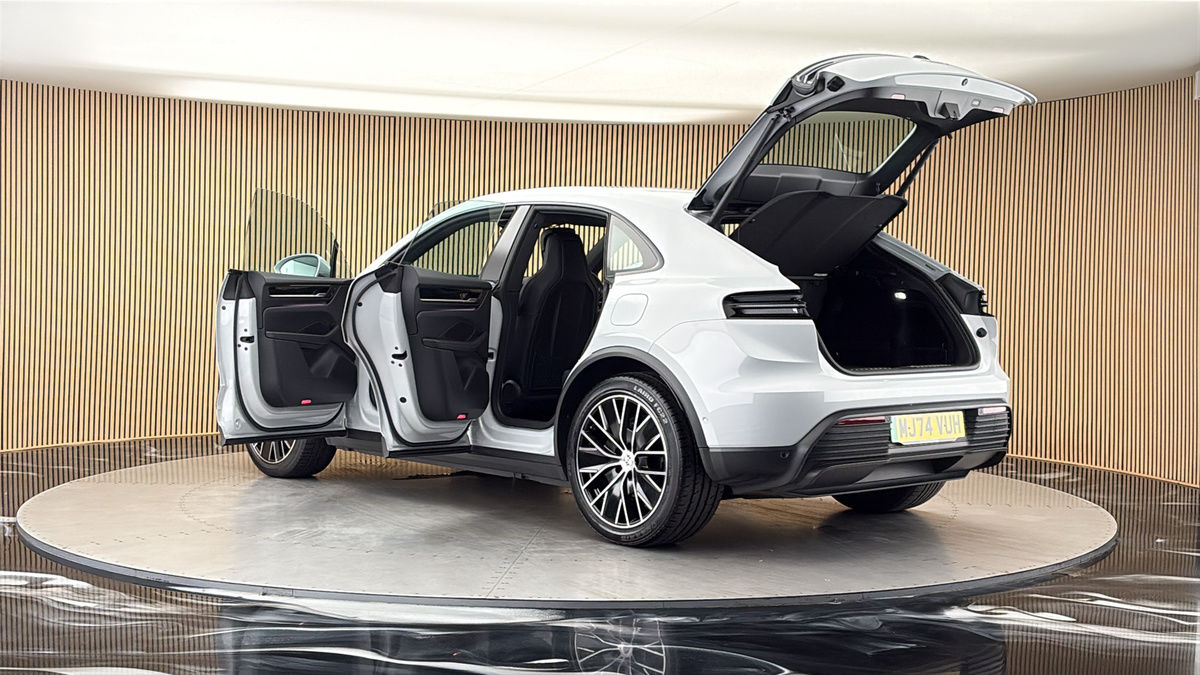 More views of Porsche Macan