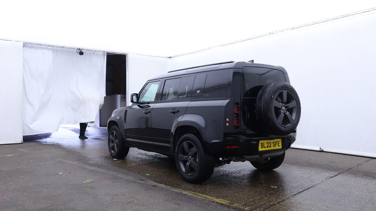 Land Rover Defender 110 Image 3