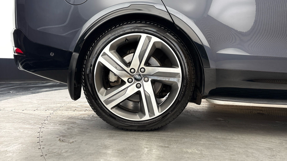 Land Rover Discovery Image 10