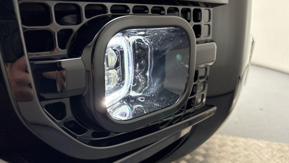 Land Rover Defender 130 Urban Image 28