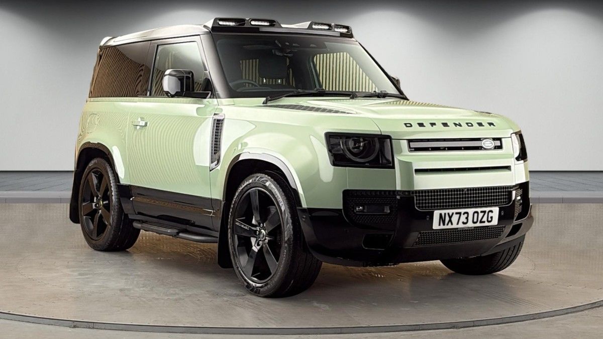 Land Rover Defender 90 Sticky Header Image