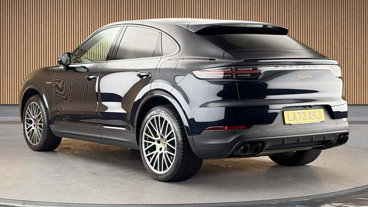 Porsche Cayenne Image 2