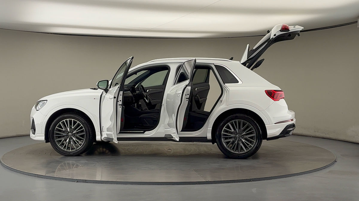 More views of Audi Q3