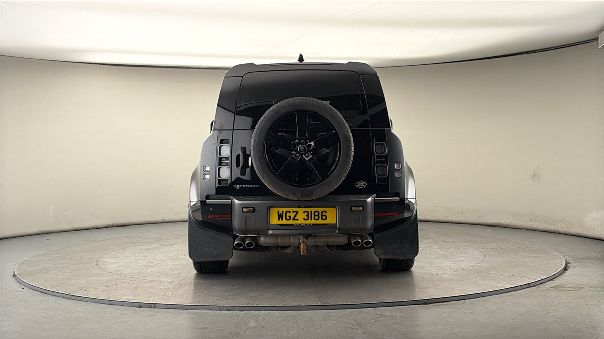 Land Rover Defender 110 Image 4