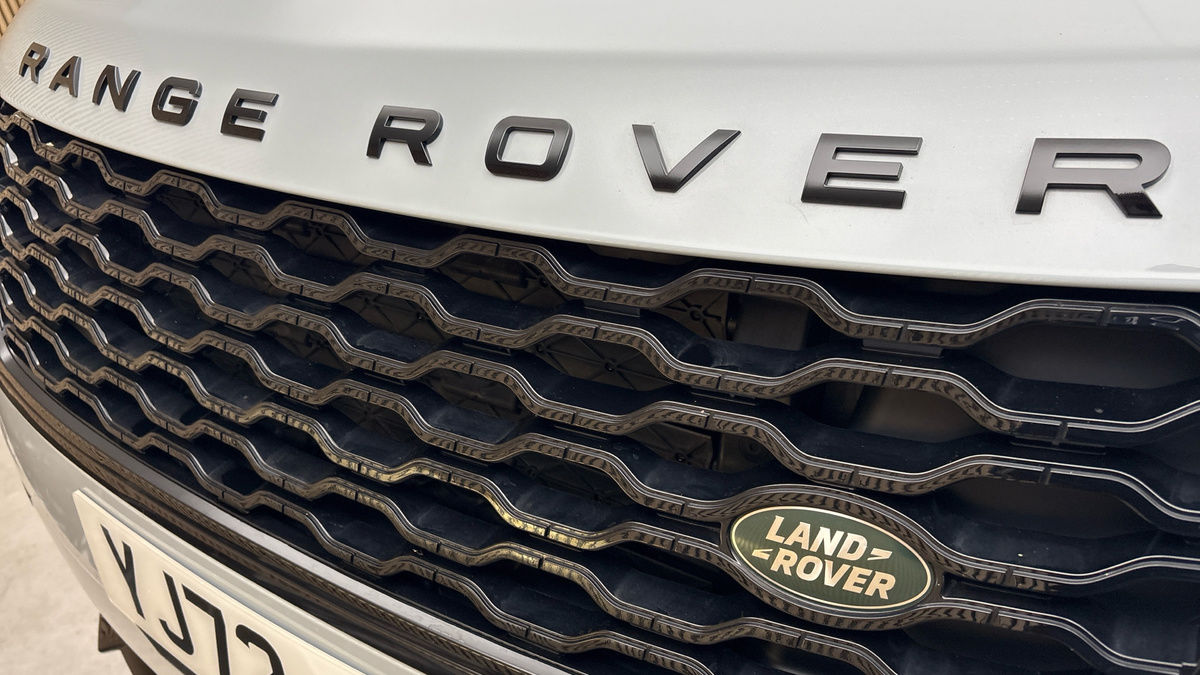 Land Rover Range Rover Velar Image 24