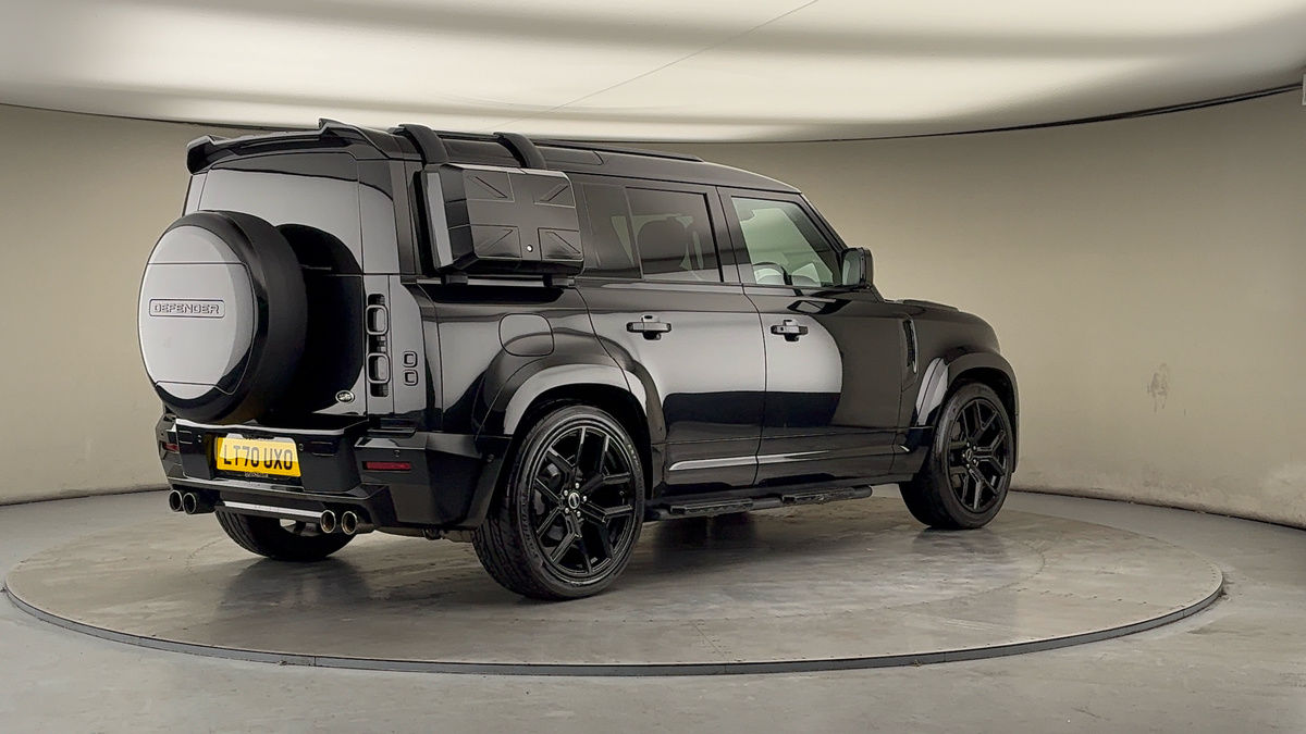 Land Rover Defender 110 Image 21