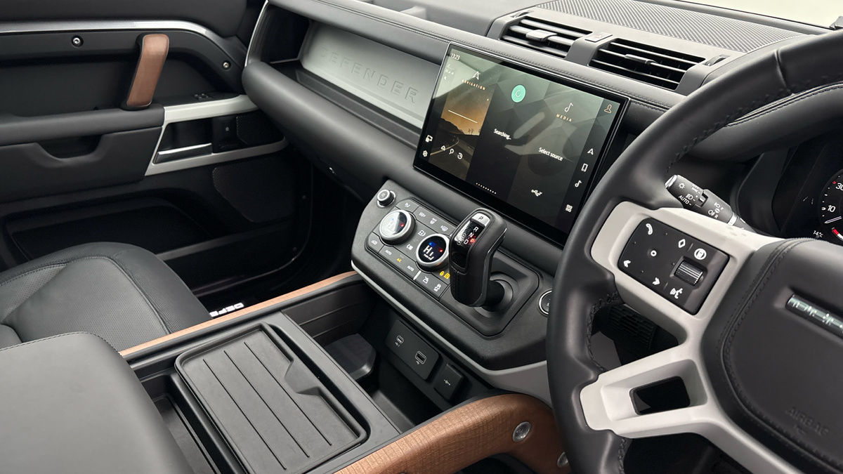 Land Rover Defender 110 Urban Image 18