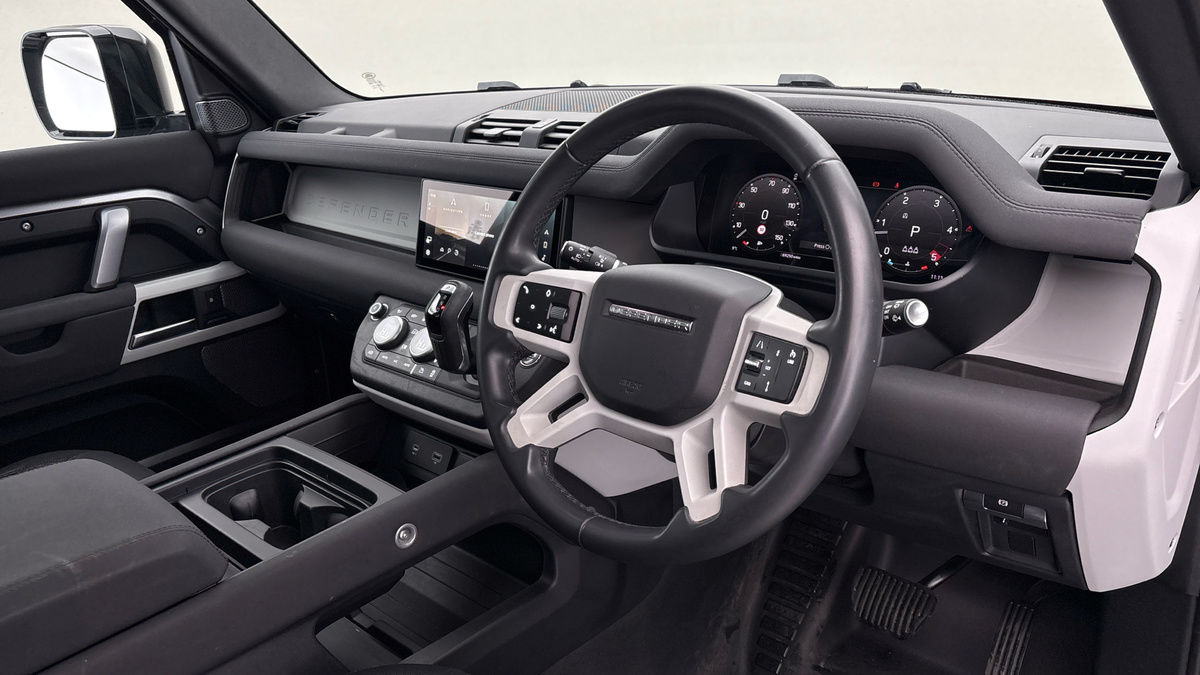 Land Rover Defender 110 Image 5
