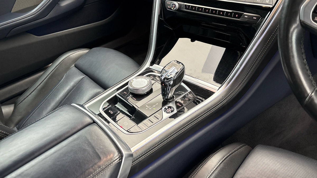 BMW 8 Series Image 18