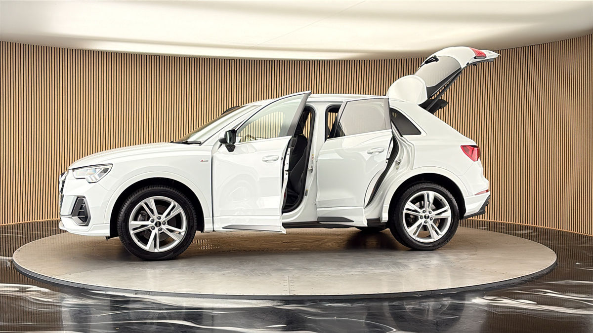 More views of Audi Q3