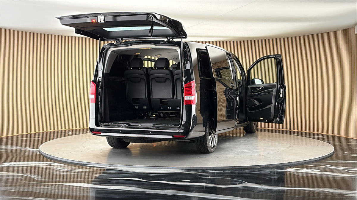 More views of Mercedes-Benz Vito