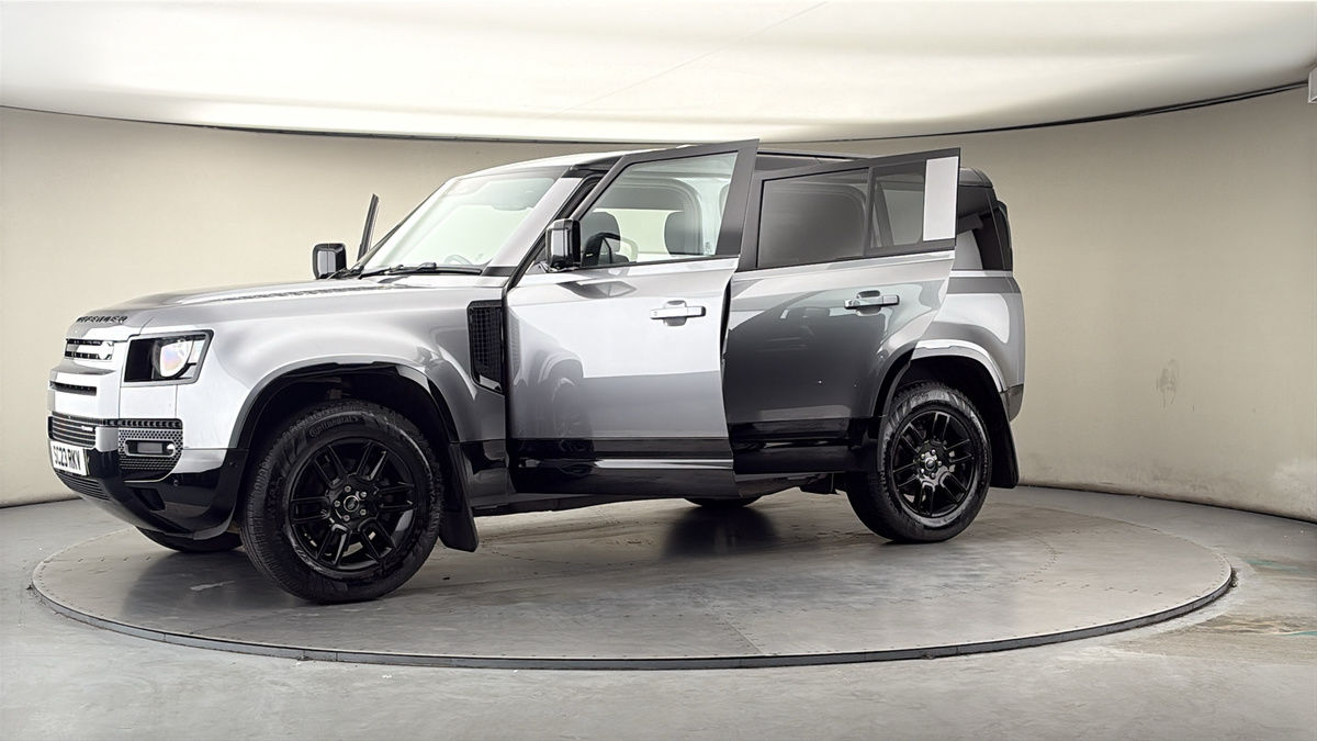 More views of Land Rover Defender 110