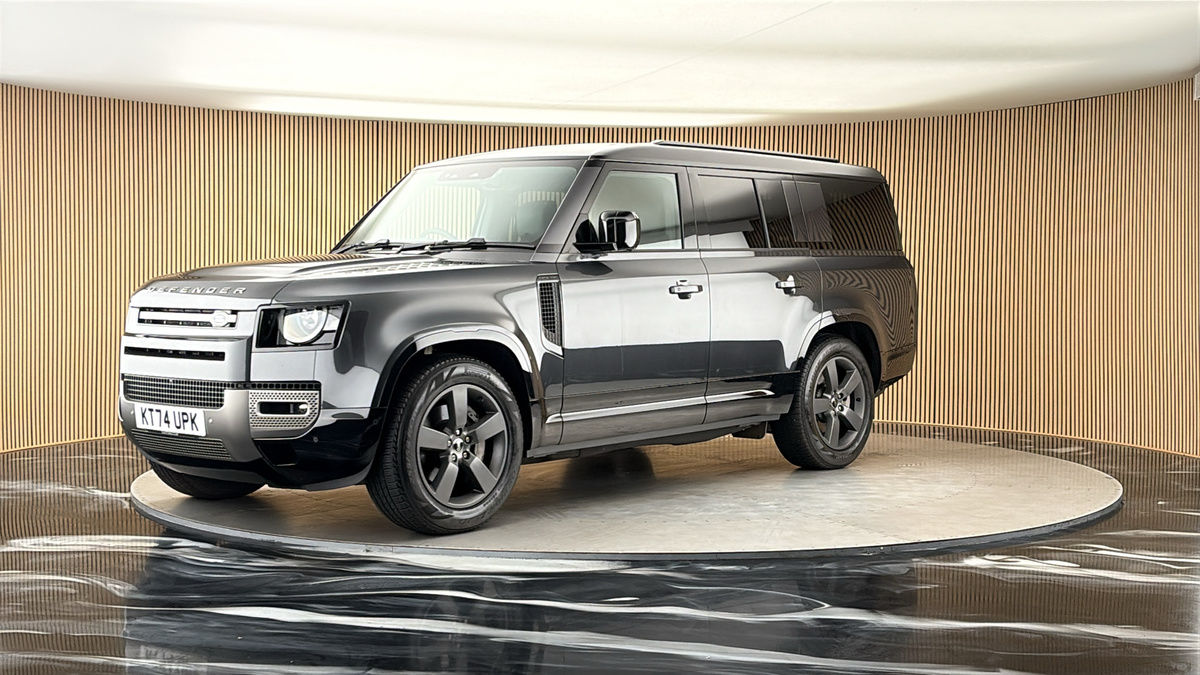 Land Rover Defender 130 Image 20