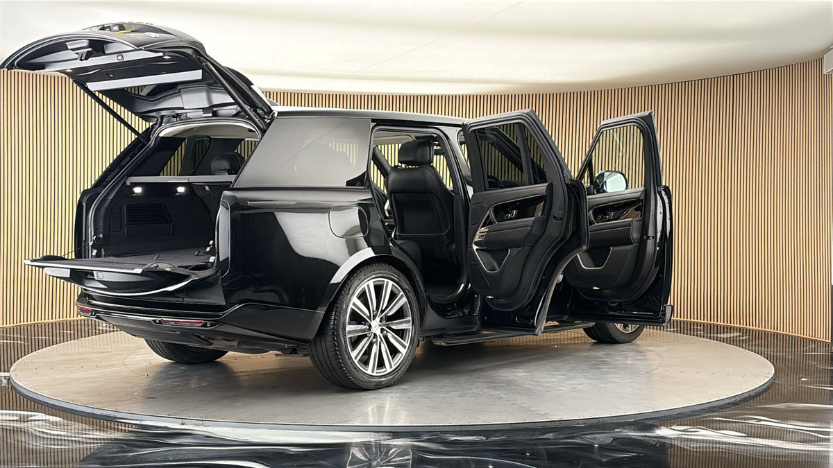 More views of Land Rover Range Rover
