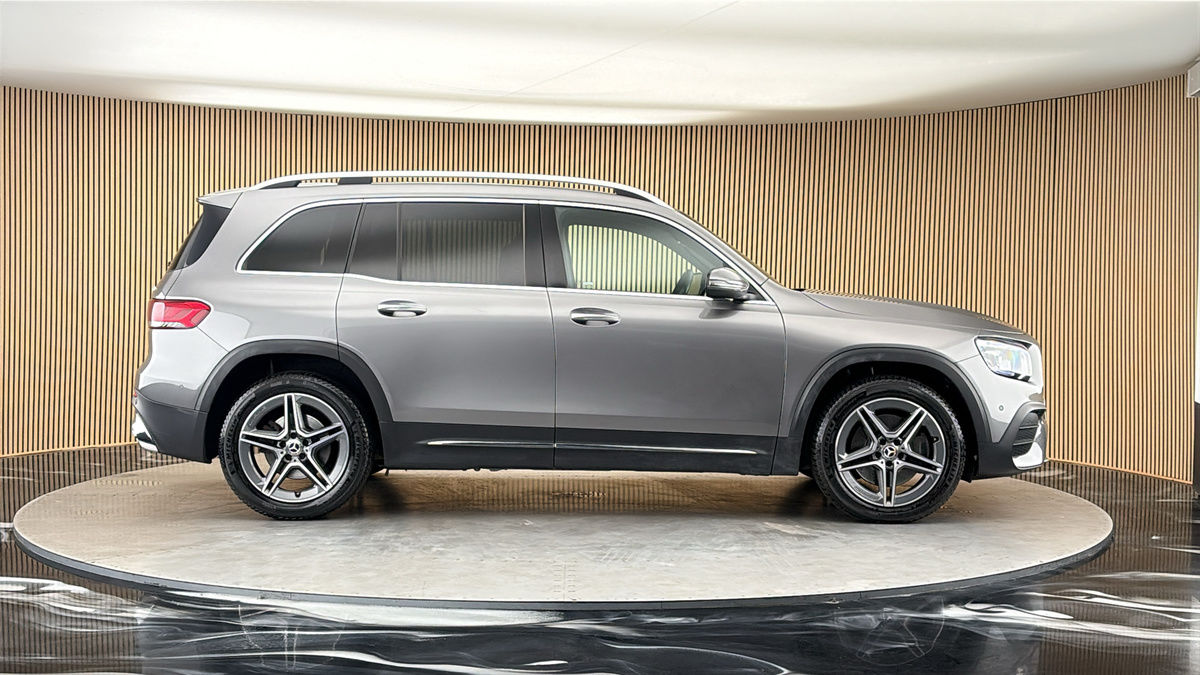 Mercedes-Benz GLB Image 16