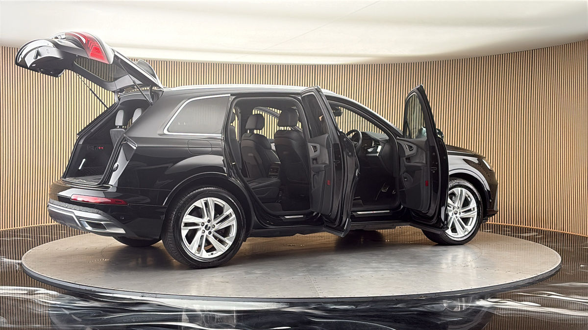 More views of Audi Q7