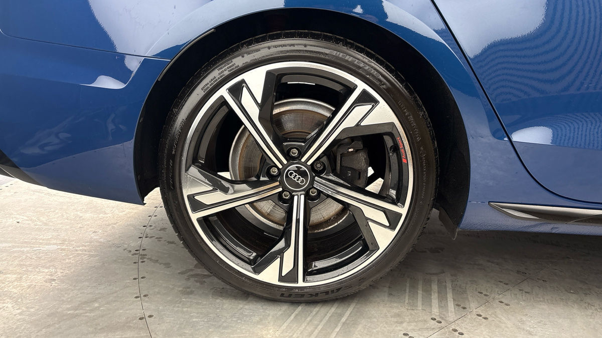 Audi A4 Avant Image 10