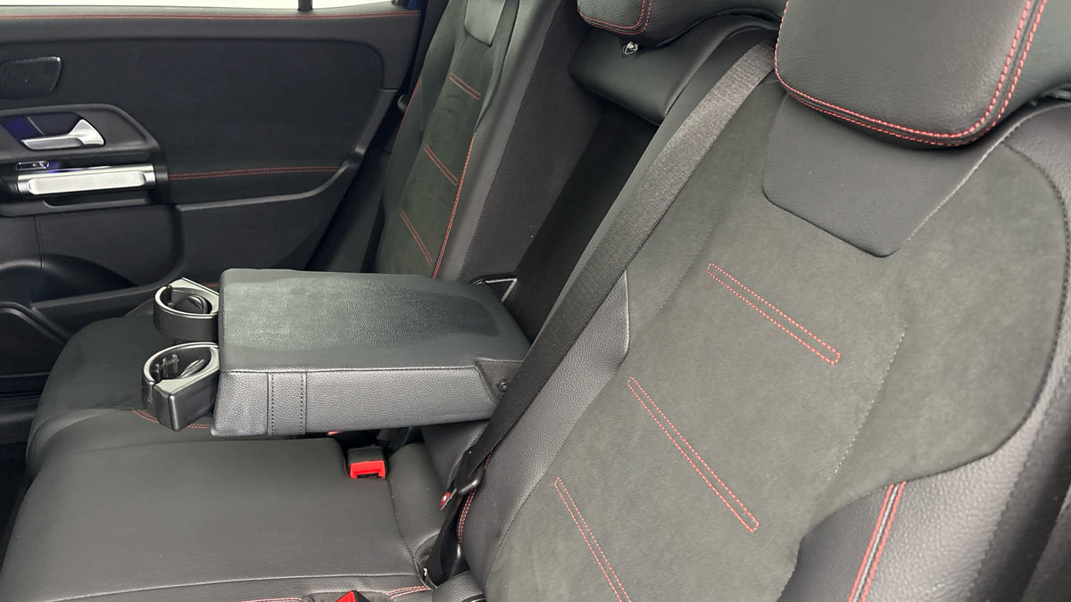 Mercedes-Benz GLB Image 9