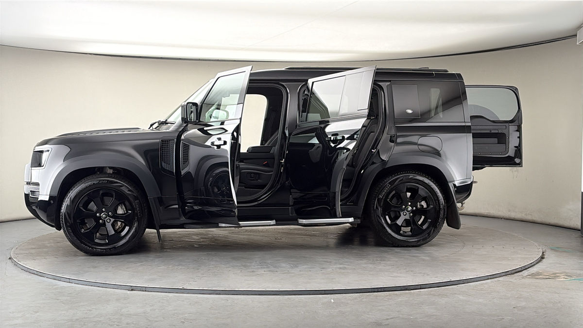 More views of Land Rover Defender 110
