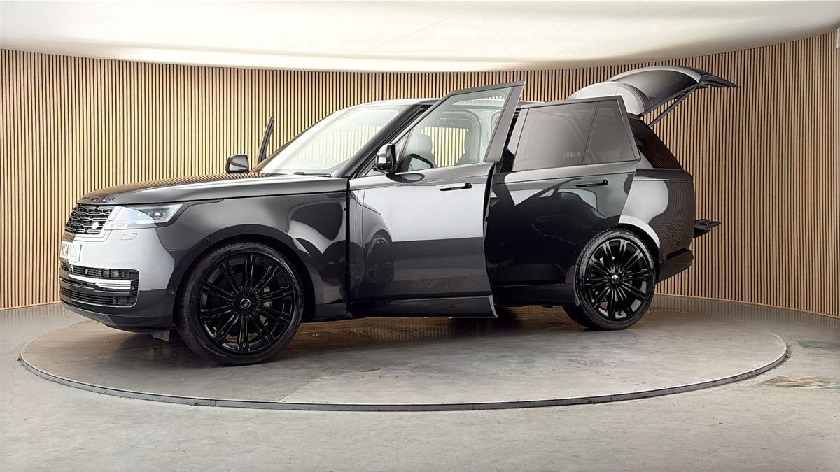 More views of Land Rover Range Rover