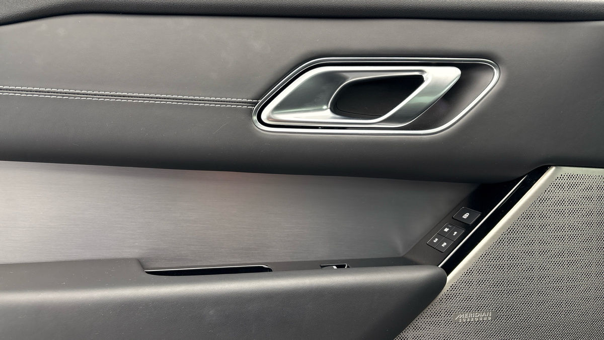Land Rover Range Rover Velar Image 19