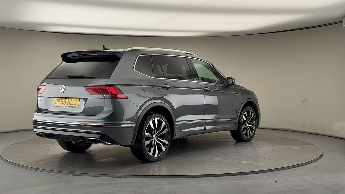 More views of Volkswagen Tiguan Allspace