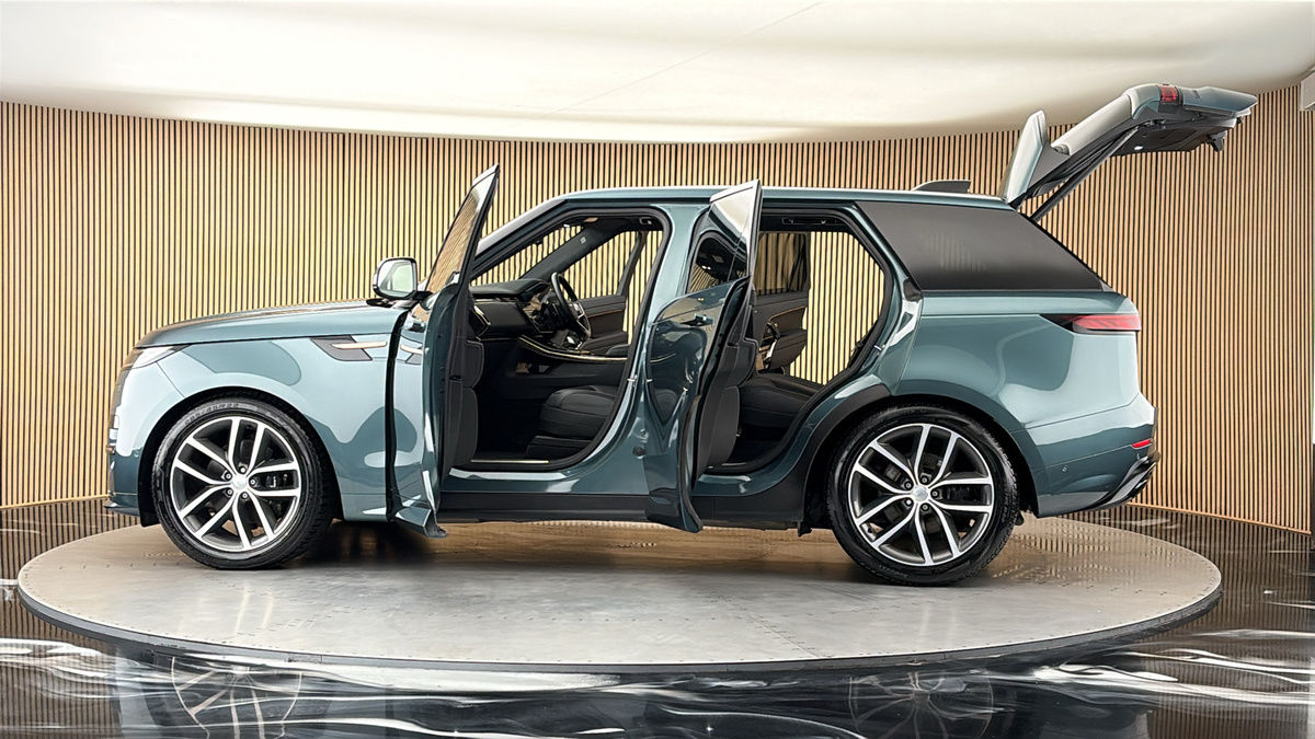 More views of Land Rover Range Rover Sport