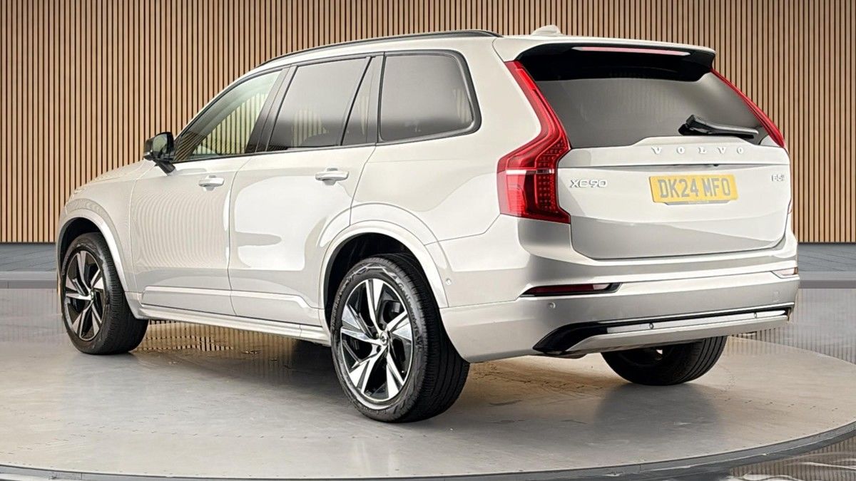 Volvo XC90 Image 2
