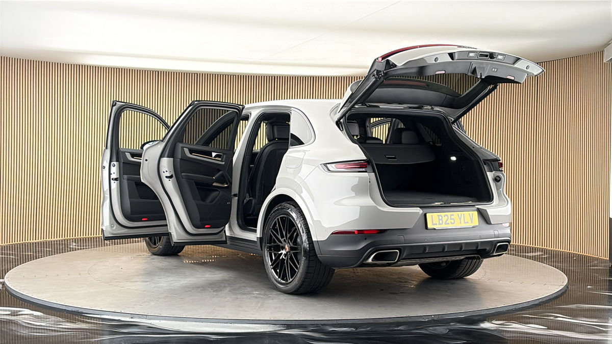 Porsche Cayenne Image 23