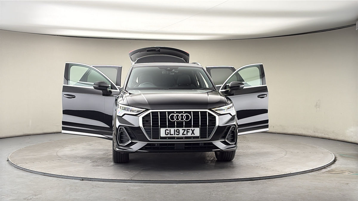 More views of Audi Q3