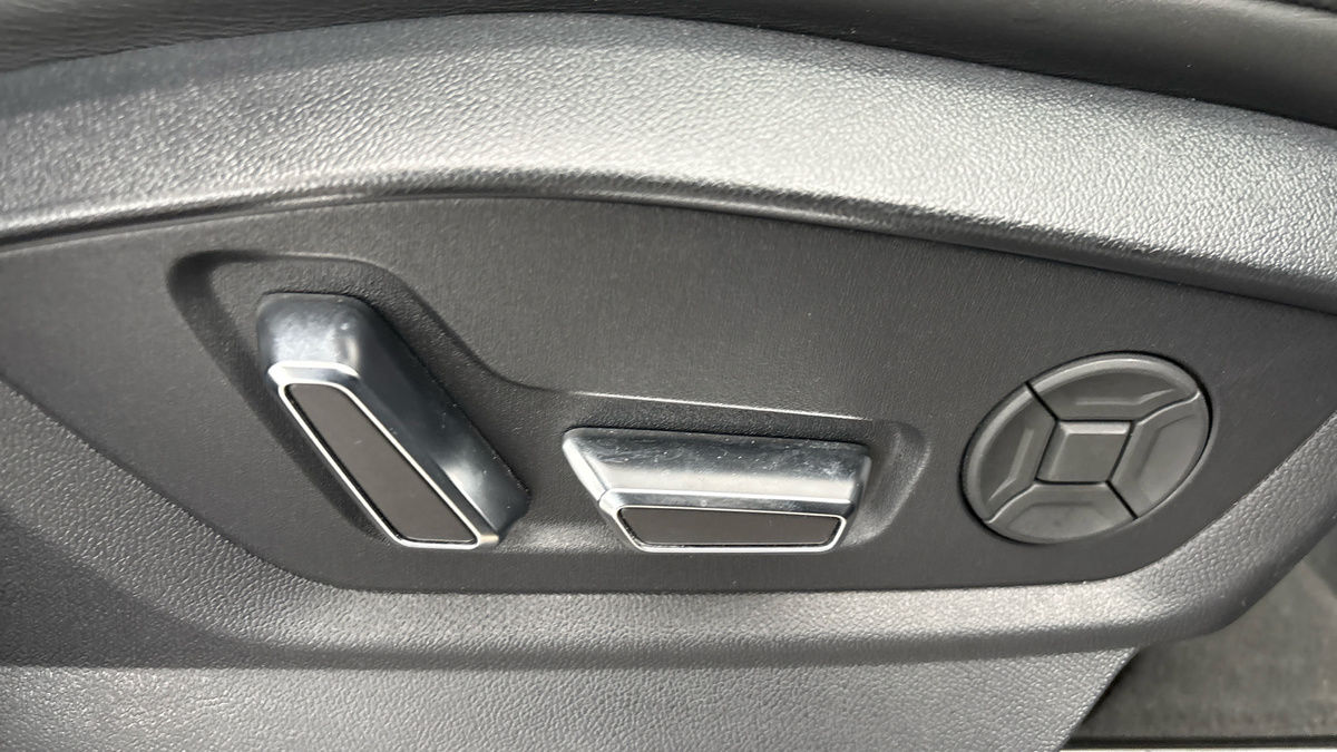 Audi RSQ8 Image 37