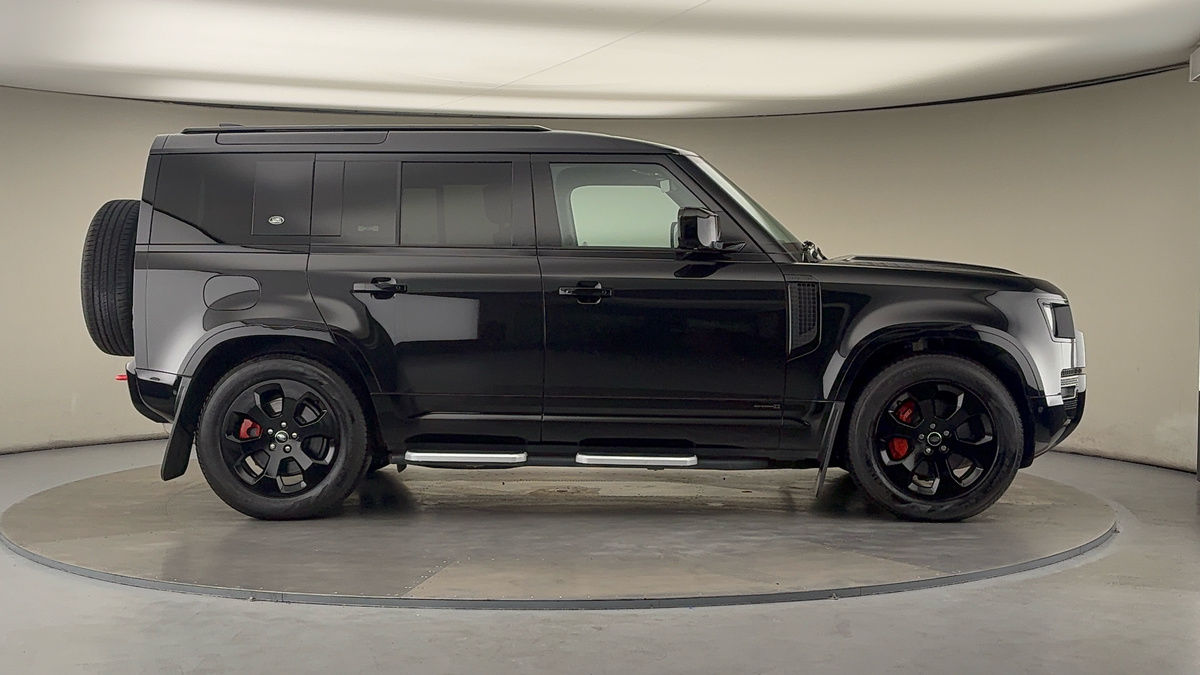 Land Rover Defender 110 Image 16