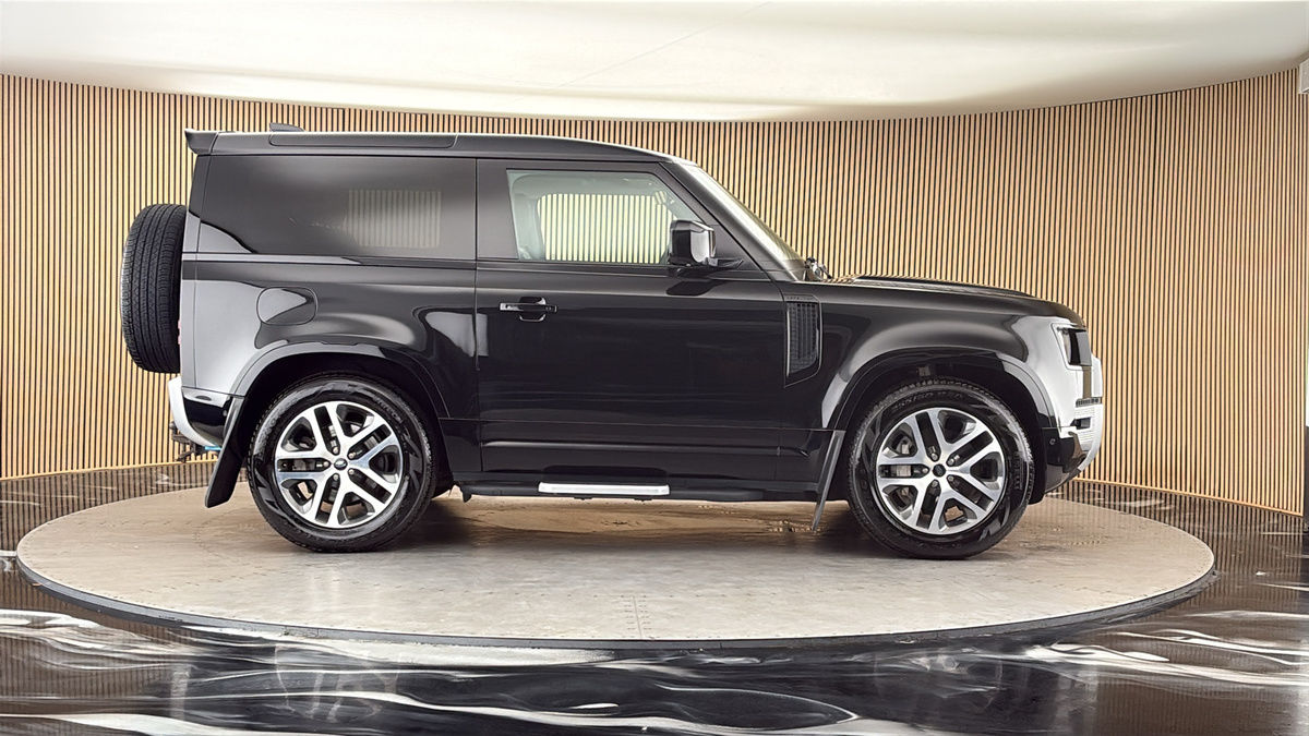 Land Rover Defender 90 Image 16