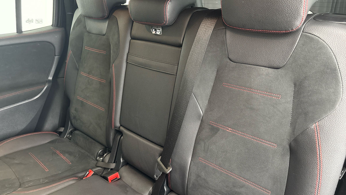 Mercedes-Benz GLB Image 8