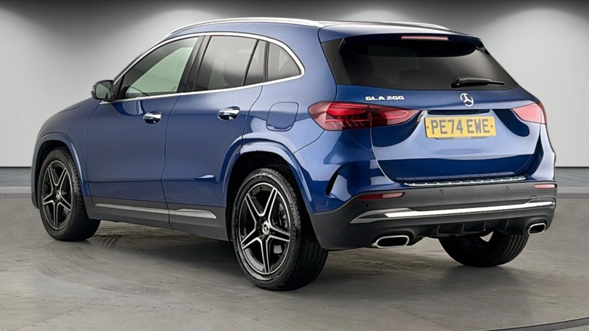 Mercedes-Benz GLA Image 2