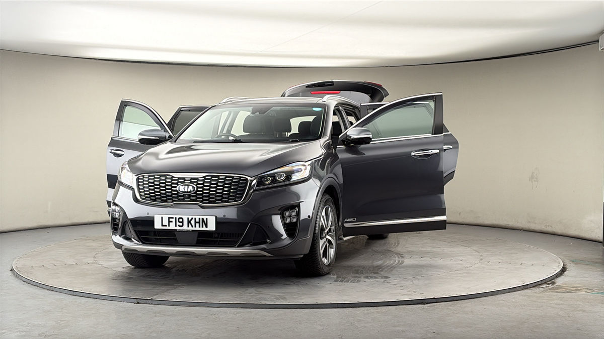 More views of Kia Sorento