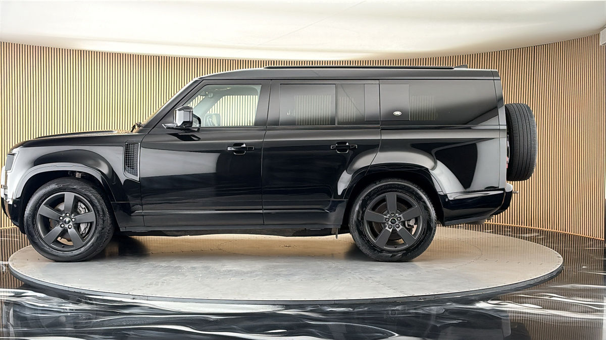 Land Rover Defender 130 Image 15